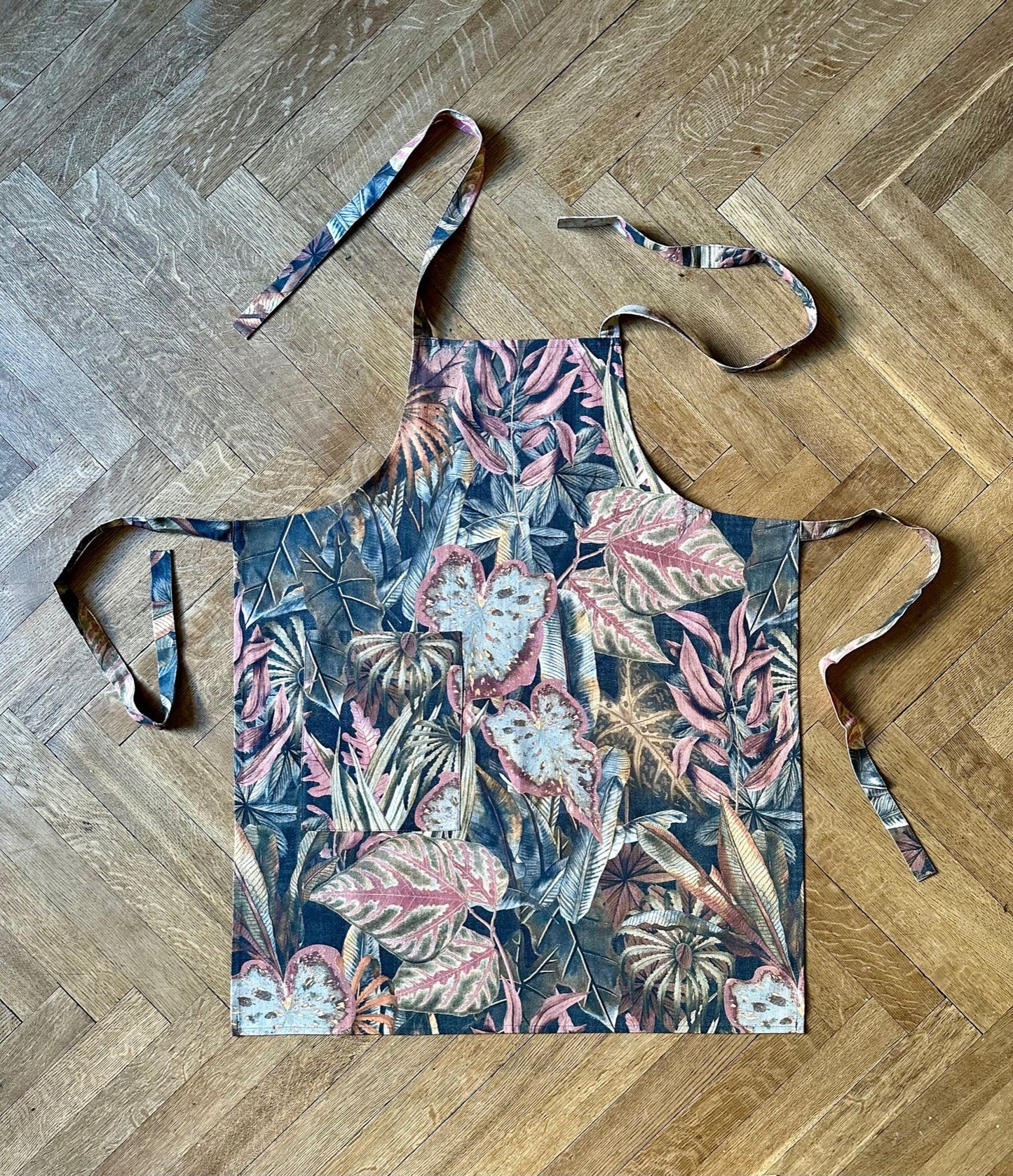 Ladies Apron | Night Jungle