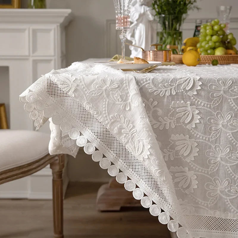 Nappe de luxe brodée en dentelle blanche