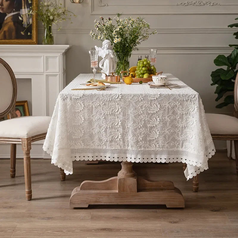Nappe de luxe brodée en dentelle blanche