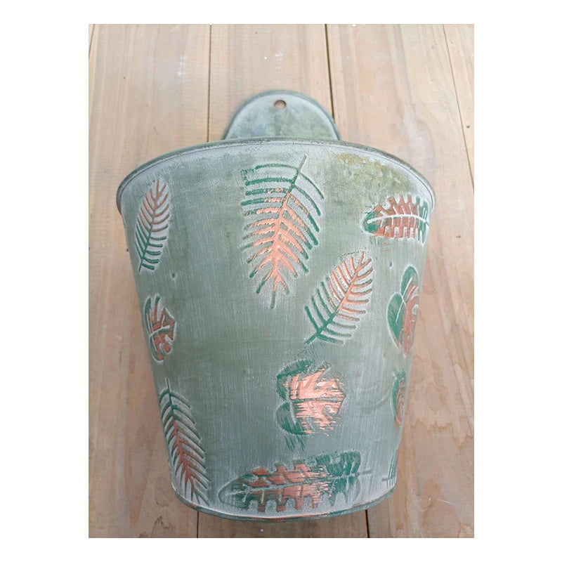 Pot de fleurs suspendu en metal