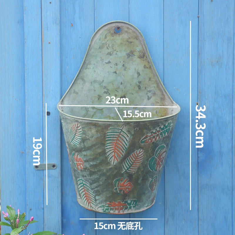 Pot de fleurs suspendu en metal