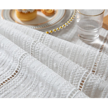 Nappe coton blanc broderie anglaise à volant